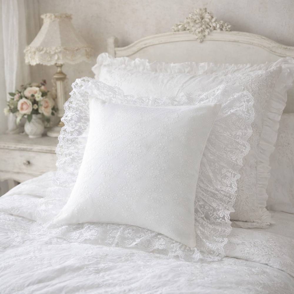 Blanc Mariclo Cuscino con Gale Dentelle 40x40 cm 1 Cuscino Blanc Mariclo Dentelle in cotone bianco, decorato con delicate gale in pizzo.