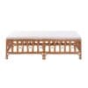 Panchetta rettangolare in rattan naturale con cuscino chiaro, dal design ad archi decorativi, firmata Blanc Mariclò.