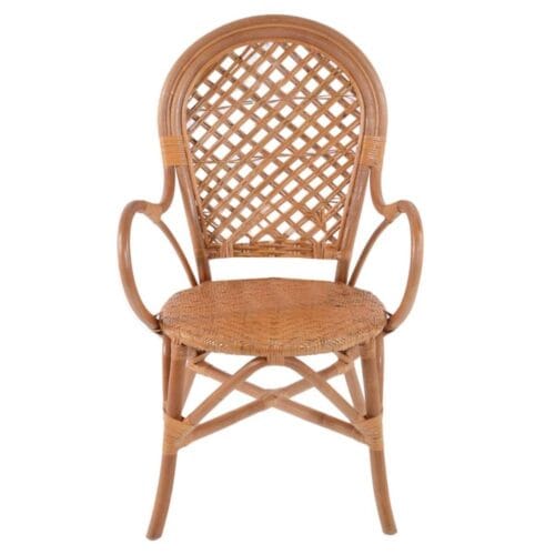 Sedia in rattan naturale con schienale alto e lavorazione a griglia, braccioli curvi e struttura intrecciata, firmata Blanc Mariclò.