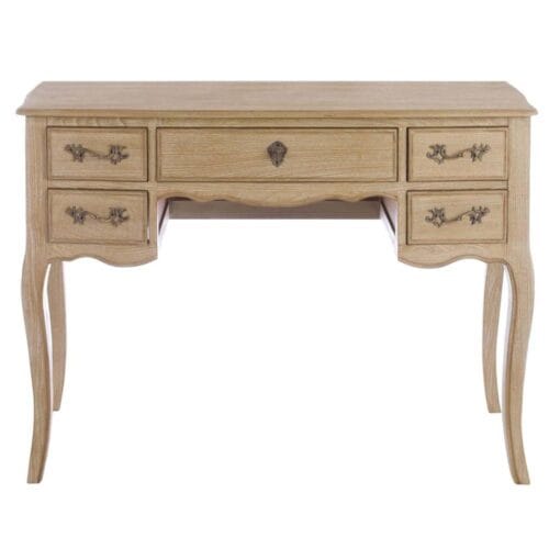 Scrittoio in legno chiaro con gambe sagomate e cinque cassetti decorati da maniglie in metallo anticato.