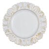 Sottopiatto bianco in plastica decorato con rilievi barocchi e rifiniture dorate sul bordo.