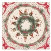 Foulard natalizio quadrato in cotone con topolini, fiocchi rossi e ghirlande, usato come copritavolo o confezione.