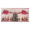 Tappeto natalizio in cotone con disegno di albero decorato e topolini vestiti a festa, su sfondo avorio con fiocchi e bacche rosse.