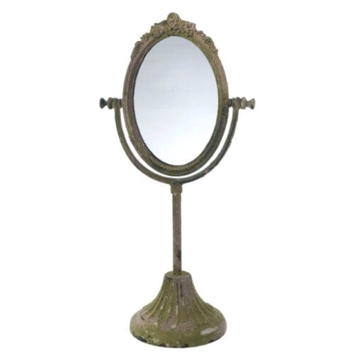 Specchio ovale su piedistallo in metallo verde anticato, con cornice decorata in stile vintage.
