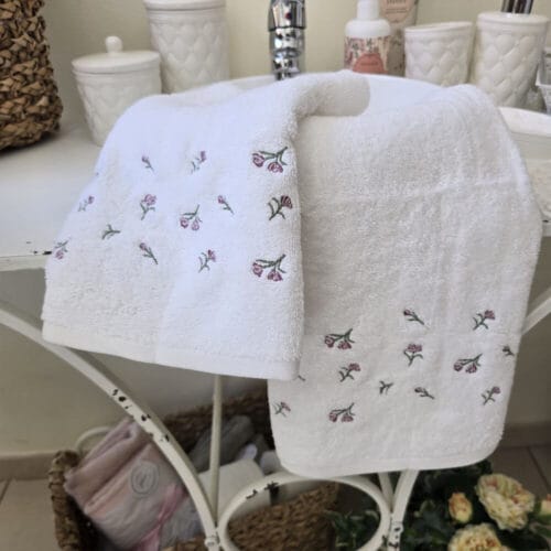 L'Atelier 17 Paire de serviettes blanches avec fleurs brodées