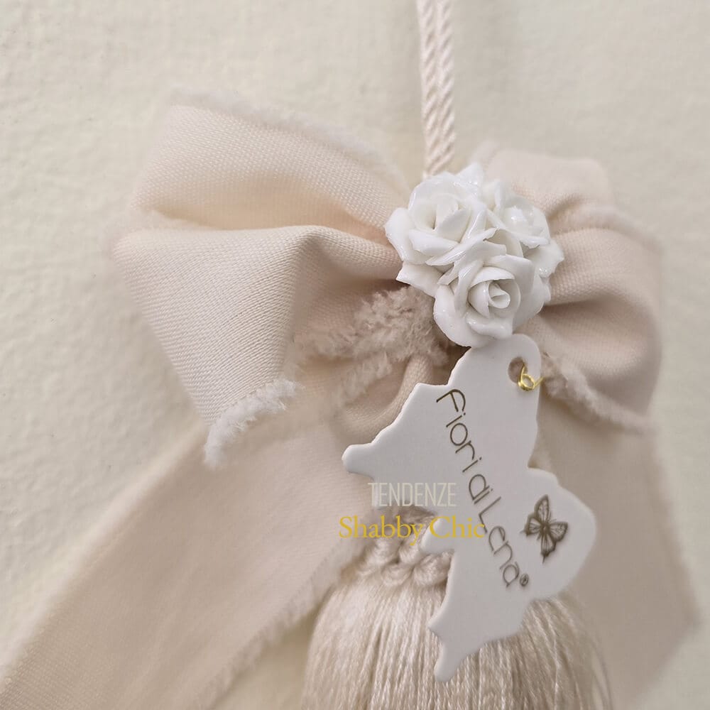 Fiori di Lena Napa marfil con cintas de lino y rosetones de porcelana H 30 - Imagen 3