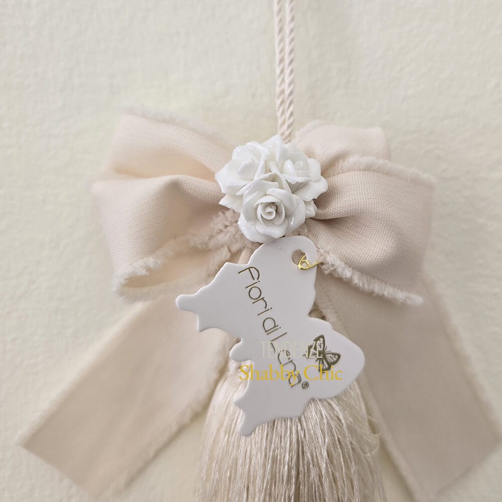 Fiori di Lena Napa marfil con cintas de lino y rosetones de porcelana H 30 - Imagen 4