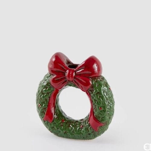 Portacandela in ceramica a forma di ghirlanda natalizia verde con fiocco rosso, lucida e decorativa.