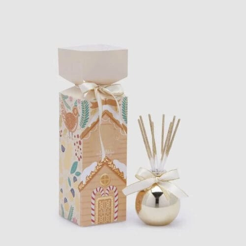 Profumatore dorato EDG da 150ml con bastoncini glitterati e scatola decorata con casetta pan di zenzero.