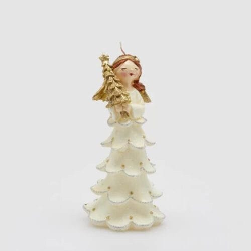 Candela in cera a forma di angelo con abito bianco glitterato e albero dorato tra le braccia, decorazione raffinata per Natale.