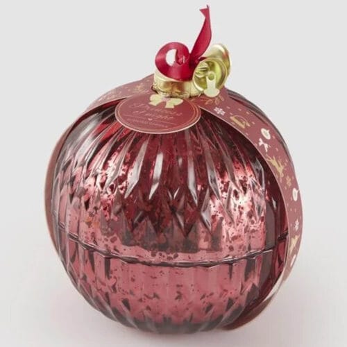 Candela sferica in vetro rosso lavorato con nastro decorativo, profumazione Princess of the Night.