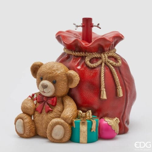 Base per albero EDG a forma di sacco rosso con orsacchiotto, regalo verde e decorazione rosa.
