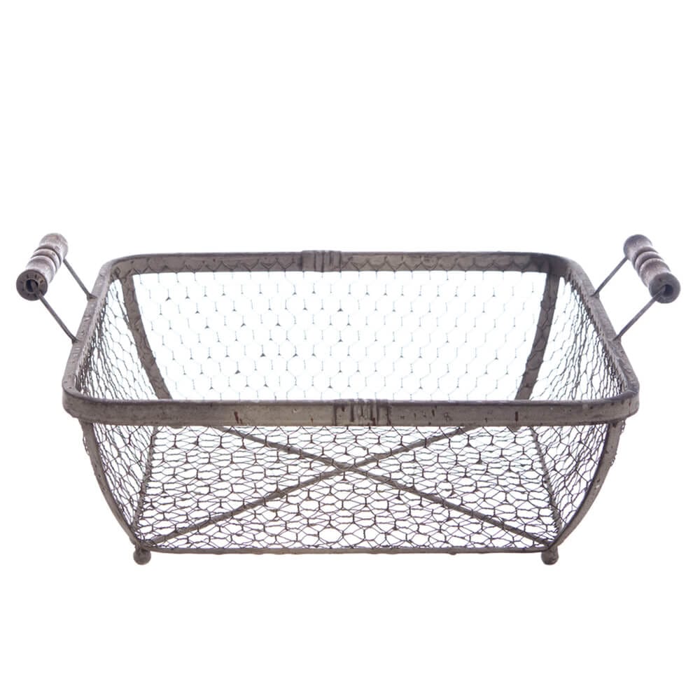 Panier en métal Blanc MariClo avec poignées Dulcis Memory 32x11 1 Cesto in metallo traforato con manici in legno, effetto vintage e forma rettangolare.