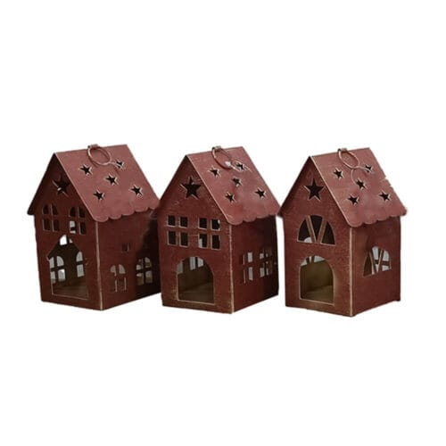 Tre casette decorative in metallo rosso con tetti a stella, ideali come porta candela o lanterne natalizie.