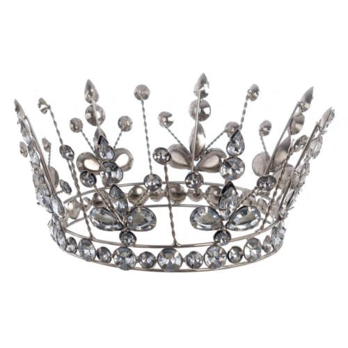 Corona decorativa argentata con dettagli in cristallo trasparente, ideale come elemento ornamentale o per contenere candele.