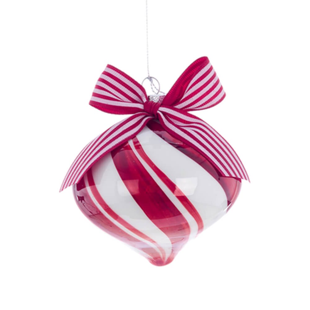 Decorazione natalizia a forma di goccia in vetro con spirale rossa e bianca, rifinita con fiocco a righe rosse.