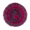 Cuscino rotondo Blanc MariClo con motivo tartan rosso e cucitura centrale arricciata, ideale per decorazioni natalizie.