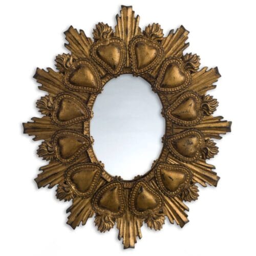 Specchio ovale da parete con cornice dorata decorata da cuori in rilievo e raggi a ventaglio, stile Ex Voto.