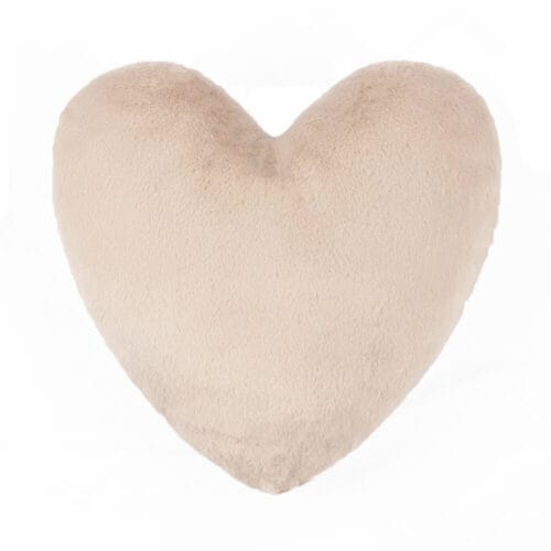Cuscino a forma di cuore in ecopelliccia beige della collezione Cuore Pop Blanc Mariclò.