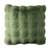 Cuscino quadrato in ecopelliccia verde con texture a righe in rilievo, effetto peluche.