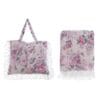 Plaid rosa con stampa floreale e bordo in pizzo bianco, venduto con borsa coordinata nello stesso tessuto.