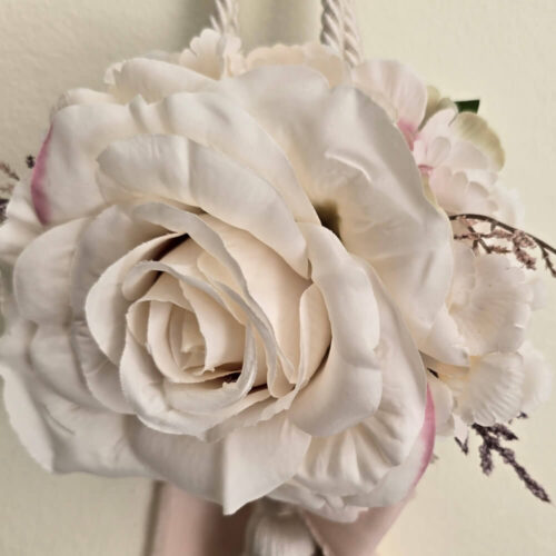 Alternative view of Fiori di Lena Ambrasse con Avorio con ortensia bianca H 70 cm