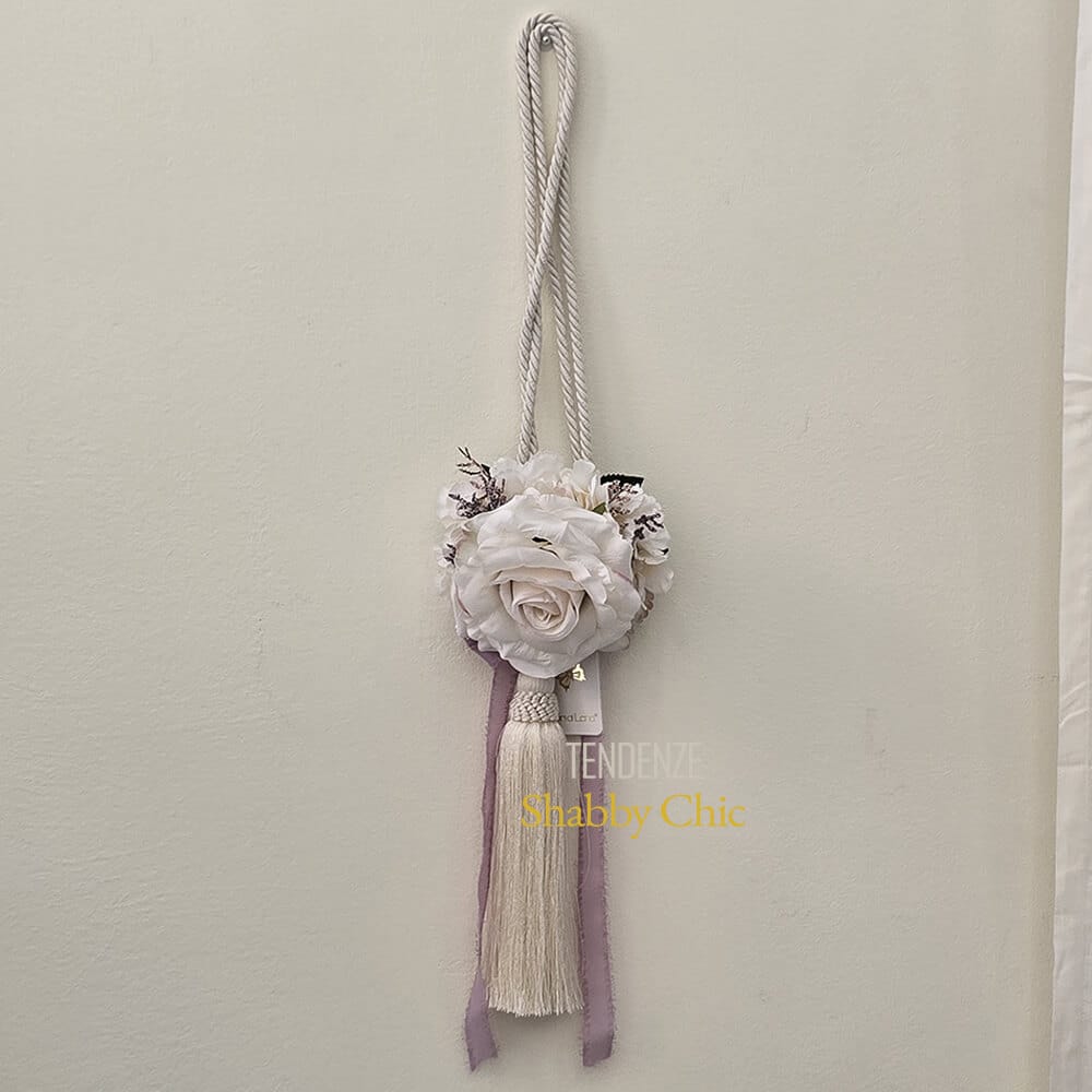 Fiori di Lena Embrasse avec ruban d'hortensia, de rose et de glycine H 70 cm 3 Ambrasse Fiori di Lena con rosa avorio, ortensie e nastro glicine, profumato e decorativo per tende e ambienti shabby chic eleganti.