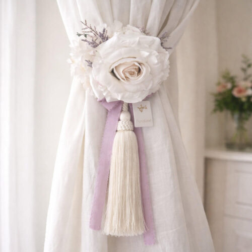 Fiori di Lena Embrasse con rosa ortensie e nastro glicine H 70 cm