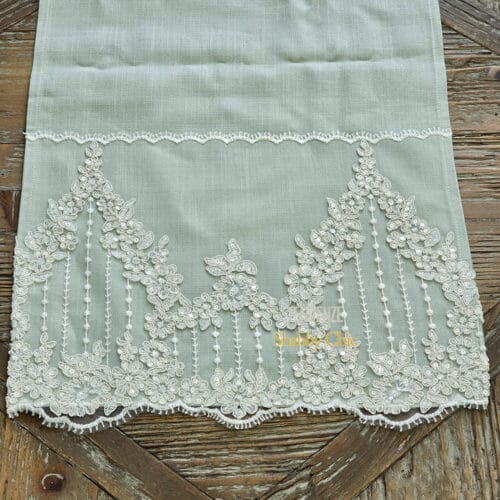 Alternative view of Fiori di Lena Runner Verde Salvia in Lino con Pizzo 110x35