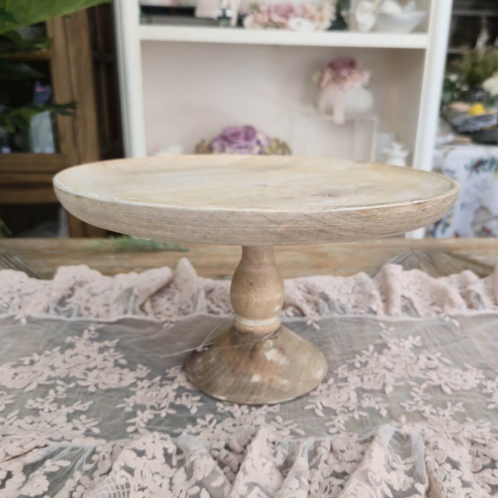Alzatina shabby chic Fiori di Lena in legno naturale, Ø30 cm – ideale per dolci o centrotavola eleganti.