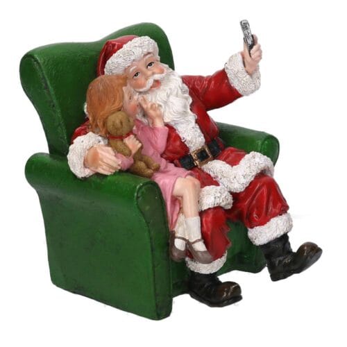 Alternative view of Père Noël en selfie avec une petite fille h 17 cm