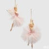 Due addobbi a forma di ballerina in plastica con tutu rosa in pizzo e dettagli glitterati, da appendere.