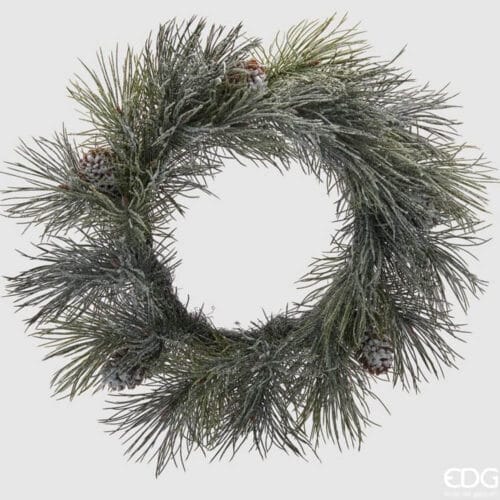 Corona decorativa natalizia EDG con aghi di pino artificiali e pigne coperte da neve finta, diametro 60 cm.