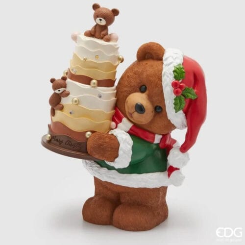 Statua natalizia in poliresina raffigurante un orsetto con cappello di Babbo Natale e torta a più piani decorata, con luci LED integrate.