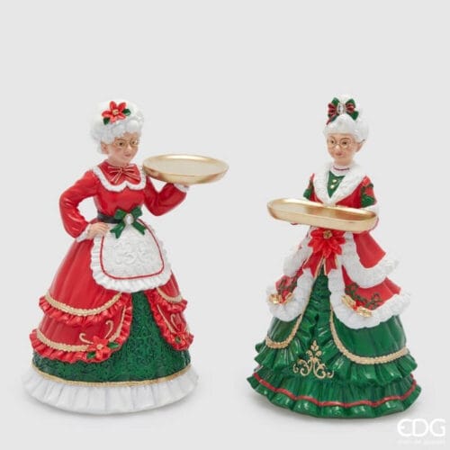 Due statuine raffiguranti Mamma Natale con vassoio dorato, vestite con abiti natalizi rossi e verdi, dettagliate in poliresina.