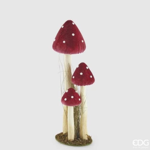 Decorazione natalizia con tre funghi in velluto rosso a pois bianchi su base naturale con muschio e fili d'erba.