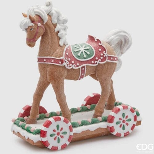 Cavallo decorativo EDG in stile marzapane con sella verde, dettagli glitterati e ruote a caramella rosse e bianche.