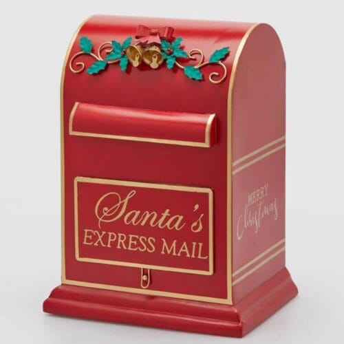 Cassetta postale natalizia rossa in metallo con scritta dorata “Santa’s Express Mail”, decorata con campanelle e foglie di agrifoglio verdi.