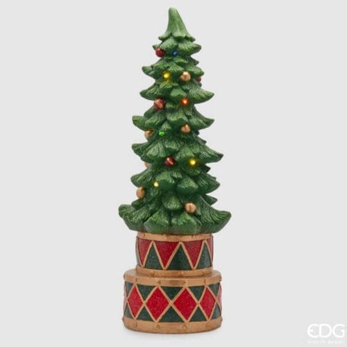 Arbre de Noël décoratif vert avec base de tambour rouge et or, lumières LED et décorations festives.