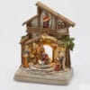 Presepe EDG con struttura a due piani, personaggi colorati, angelo in alto, luci LED e movimento con funzione musicale, base rettangolare.