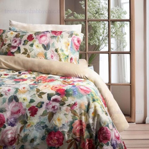 Trapunta matrimoniale Blanc Mariclò con fantasia floreale multicolore e gala arricciata, completa di due copriguanciali coordinati.