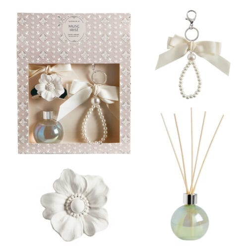 Cofanetto regalo Mathilde M Fête Nacrée con diffusore in vetro, fiore in gesso profumato e portachiavi con perle e fiocco avorio.