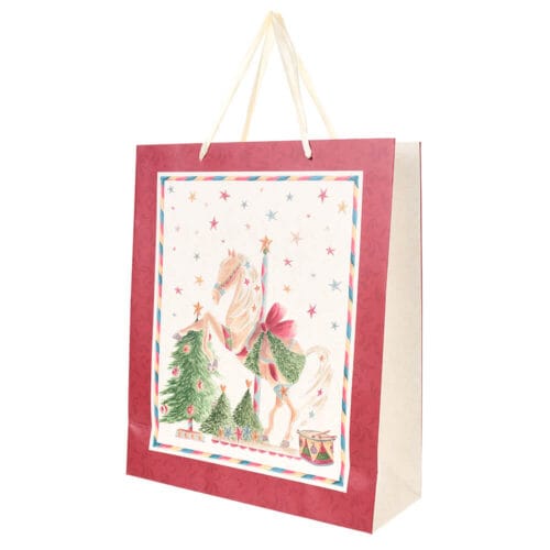 Borsa in carta spessa decorata con cavallo giostra natalizio, alberi e stelle colorate, con manici in raso chiaro.