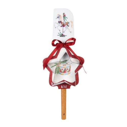 Set cucina con spatola in silicone cavallino e stampino a forma di stella decorato con tamburo natalizio, manico in legno e fiocco rosso.