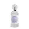 Flacone in vetro trasparente con tappo zigrinato e etichetta lilla del profumo per tessuti Mathilde M Belle Lavande da 75 ml.