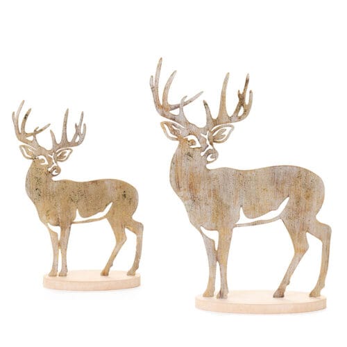 Set decorativo con due renne in metallo con effetto anticato su base in legno chiaro, design elegante per arredamento natalizio.