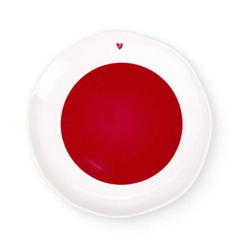 Coppia di piatti in porcellana con centro rosso e bordo bianco, decorati con un cuoricino rosso.
