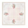 Centro tavola in cotone 120x120 cm con quadretti rosa cipria e motivi natalizi di campanelle dorate e fiocco, collezione Darling.
