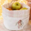 Cestino imbottito in cotone 23x20 cm con decoro natalizio e interno scozzese rosa cipria, collezione Darling.