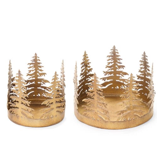 Set di due portacandele in metallo dorato con sagome di alberi di Natale intagliati e finitura effetto vintage.